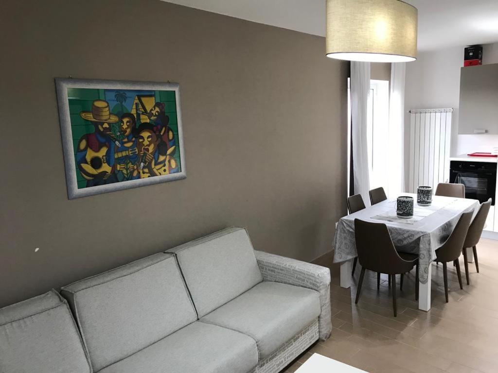 5 Miles Apt Apartment Rocca Cinquemiglia Bagian luar foto
