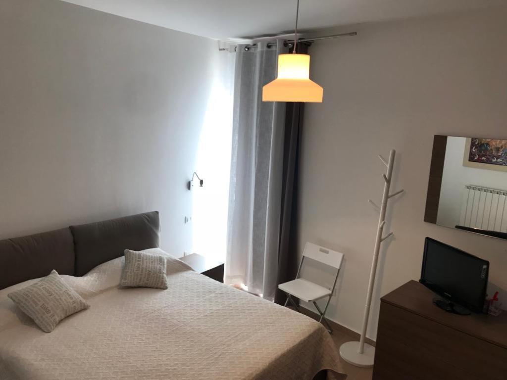 5 Miles Apt Apartment Rocca Cinquemiglia Bagian luar foto