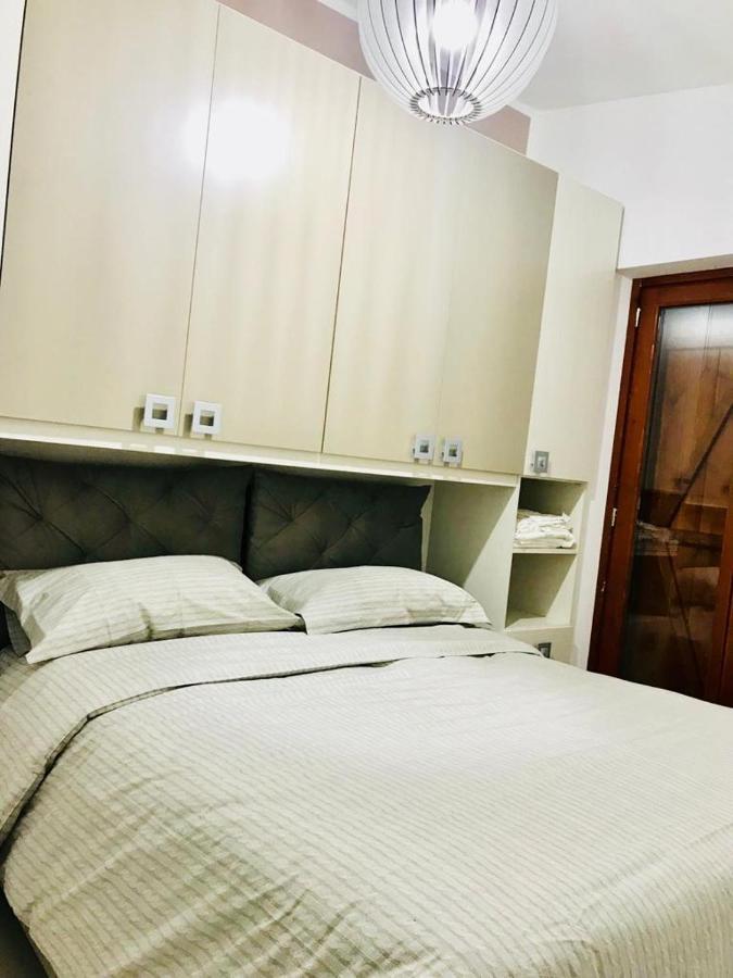 5 Miles Apt Apartment Rocca Cinquemiglia Bagian luar foto